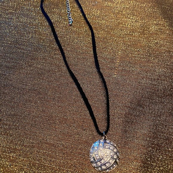 π NWT Crystal Volleyball Necklace - Picture 4 of 10